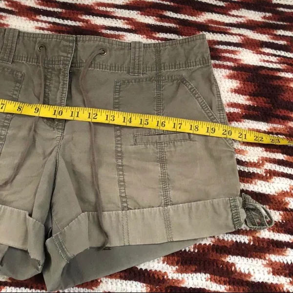 Khaki Army Green Sporty Preppy Utility Carpenter Cargo Cuffed Shorts Golf Tennis Country Club Cotton Drawstring Waist Hiking Camping Glamping Adventure Explorer Summer Beach Streetwear Vintage 2000s Y2K Grunge Old Money Quiet Luxury Micro Mini 100% Cotton Sz 10 - Measurements in pics - Image 5