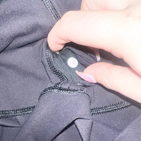 Lululemon women’s black cropped high waisted leggings - Image 9