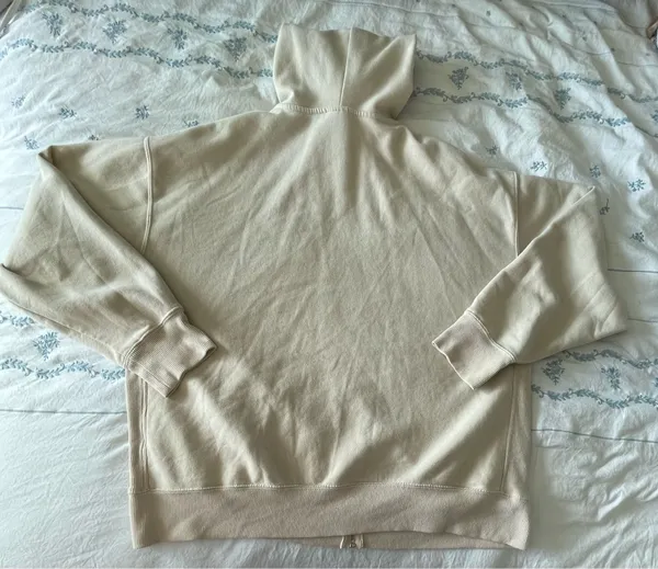 Beige Pacsun zip up hoodie with pockets and hood. Size M. - Image 3