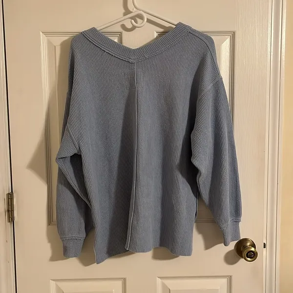 Aerie wonder v sweatshirt - Image 2