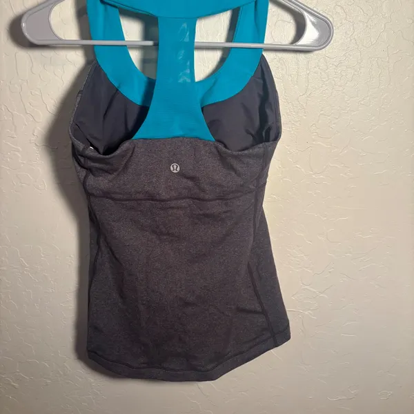 🌟 Lululemon Scoop Neck Racerback Tank with Shelf Bra - Size 6 - Grey/Green 🌟 - Image 2