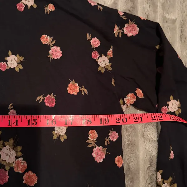 J. Jill Luxe Supima Boat-Neck‎ Tee Black Floral Rose Long Sleeve Top Small - Image 4