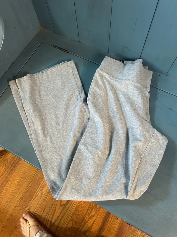 Life Is Good Light Gray Floral-Accent Lounge Pants | Size Medium - Image 12