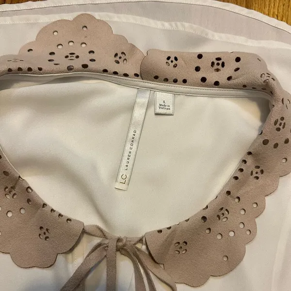 LC Lauren Conrad Women’s Large Sleeveless Keyhole Floral Ruffle White Top - Image 7