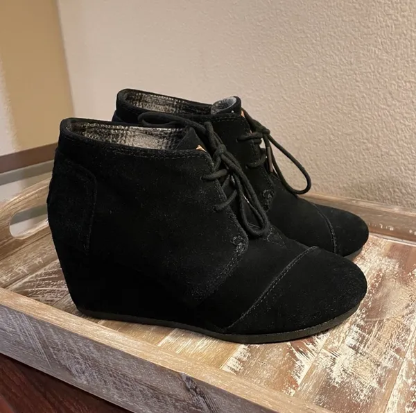 Toms Black Desert Wedge Black Suede Ankle Booties Lace Up Women’s Size 7 - Image 2