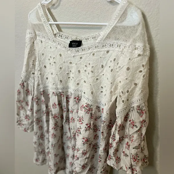 VICI Floral Lace Boho Blouse Size Medium Spring Summer Top - Image 4