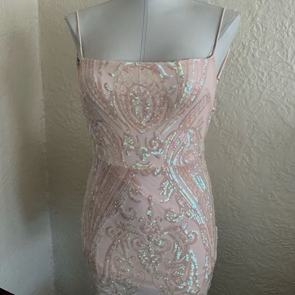 Lucy in the Sky Pale Pink Iridescent Sequin Mini Dress Medium - Image 6