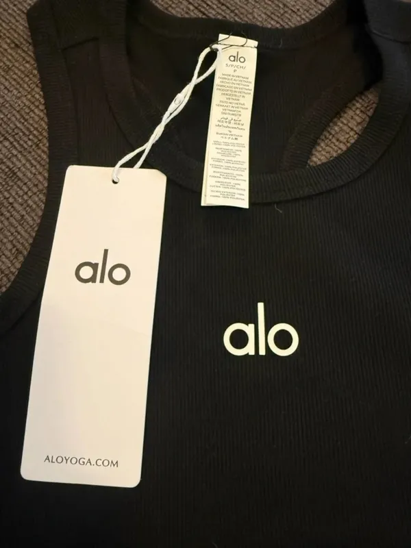 ALO Yoga Black Crop Tank Top - Image 3