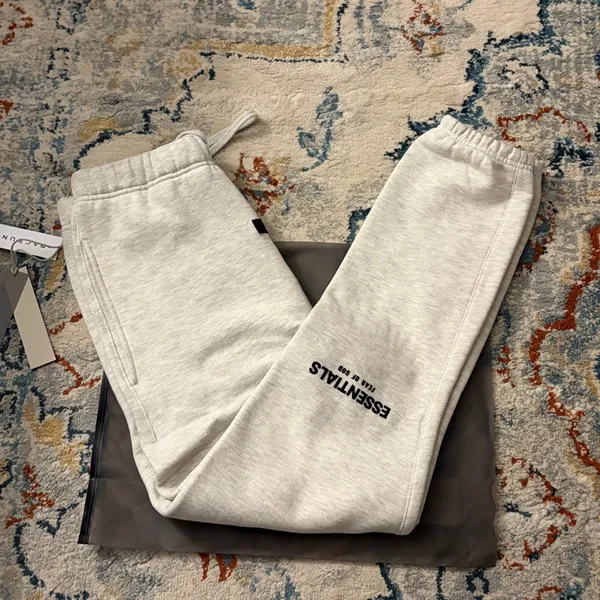 Essentials Fear Of God sweatpants light oatmeal size medium - Image 5
