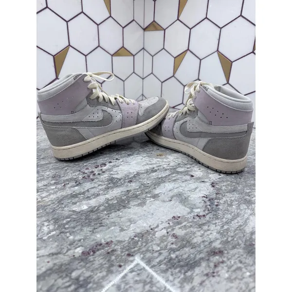 Nike Women's Air Jordan 1 Zoom CMFT Light Smoke Grey and Barely Grape Size 6.5 - Image 3