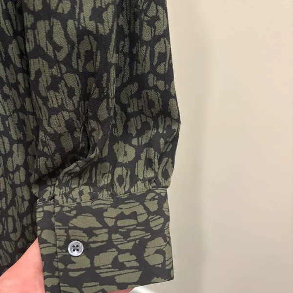Rails Maple Dress Olive‎ Batik Cheetah Animal Print Midi V-Neck Long Sleeve M - Image 9