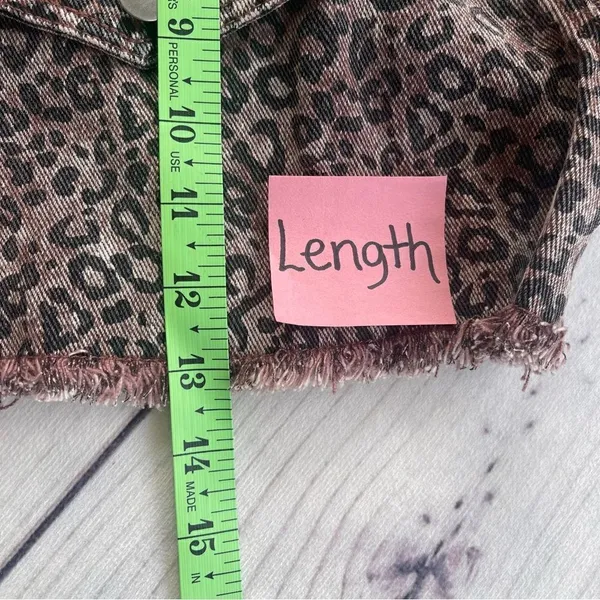 HyFve Cropped Animal Print Distressed‎ Denim Jacket Women’s large - Image 6
