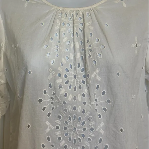 EXPRESS‎ Bright White Eyelet Puff Sleeve Floral Embroidered Blouse Top EUC Small - Image 3