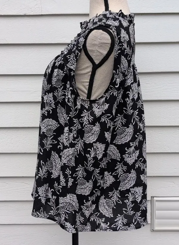 Loft Sleeveless Loose Fit Black and White Floral Top - Image 3