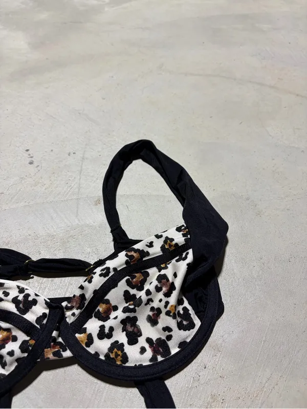 Beach bunny Women's cheetah Print Bikini Top large - Image 4