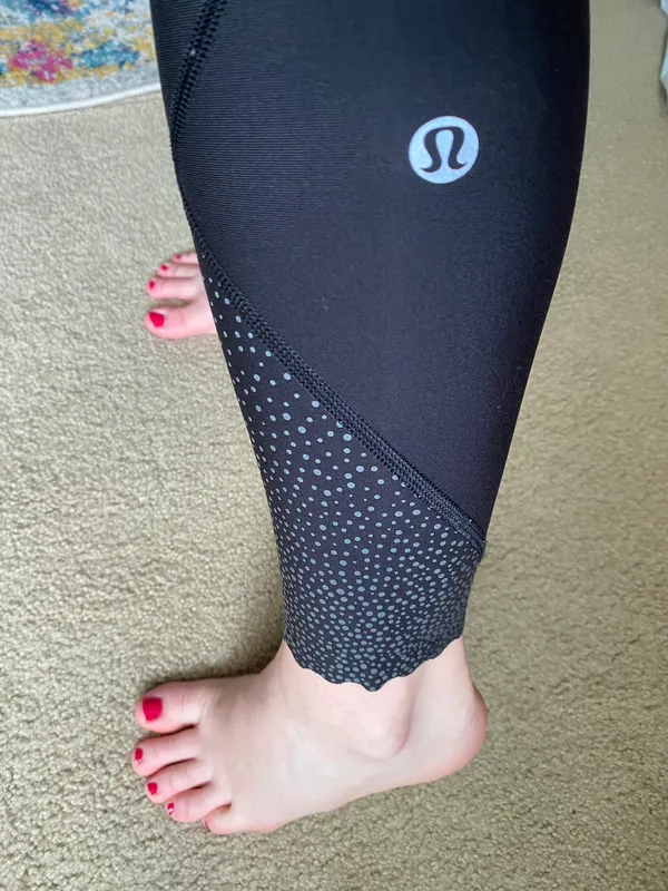 Lululemon 7/8 Black Scalloped Reflective Leggings - Image 6