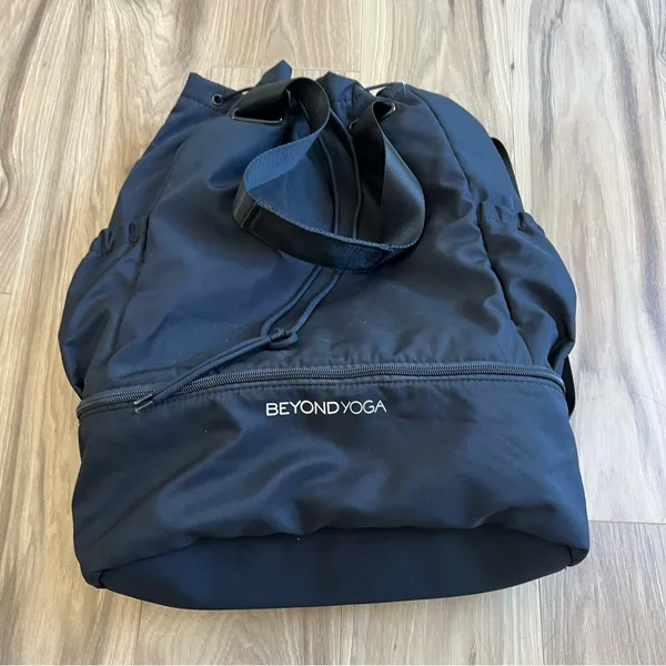 Beyond Yoga Black Convertible Shoulder Tote Backpack Gym Bag - Image 3