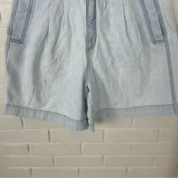 Vintage Liz Wear Liz Claiborne Light Wash Pleated Denim Shorts Size 12 - Image 5