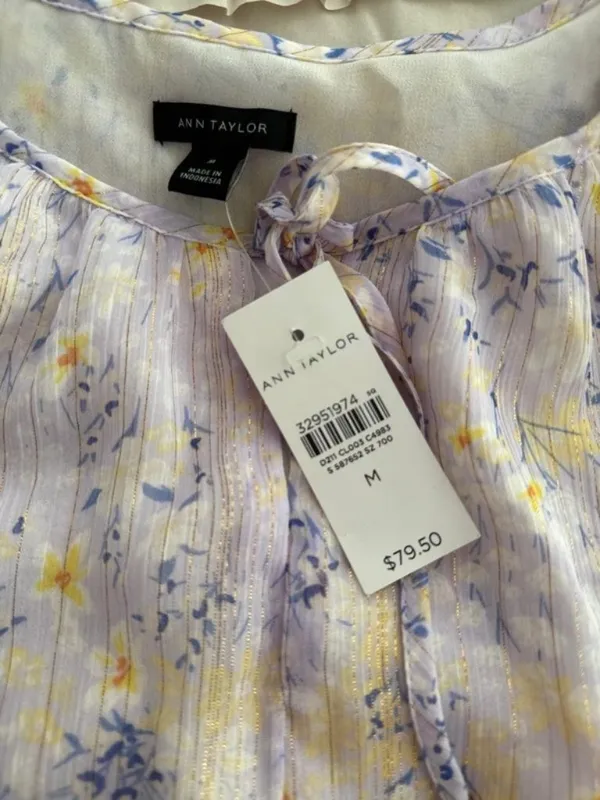 NWT Ann Taylor Size Medium Floral Flutter Sleeve Subtle Metallic Blouse NEW - Image 4