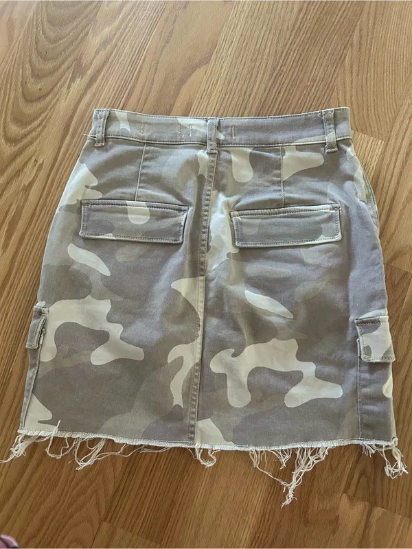 Hollister camo skirt - Image 4
