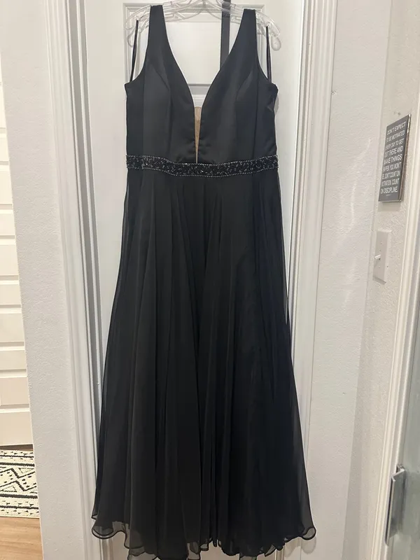 Sherri Hill Black Evening Gown with Embellished Waist - Image 14