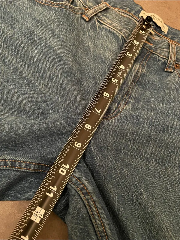 Abercrombie & Fitch Women's Dark Blue Straight Leg Jeans - Image 4