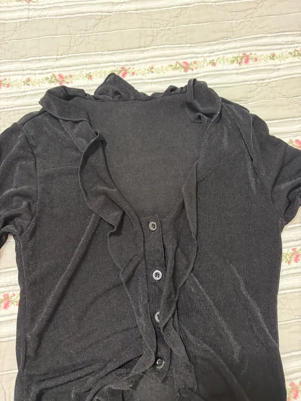 Ruffle Trim Button V - Image 4