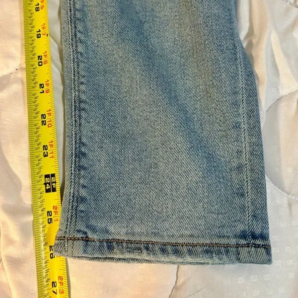Light Wash American Eagle Jeans Size 4 Regular Inseam 26 inches straight - Image 7