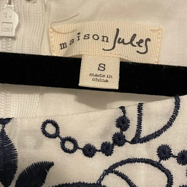 Maison Jules White with Navy Embroidery Sleeveless Midi Dress NEW size Small - Image 3
