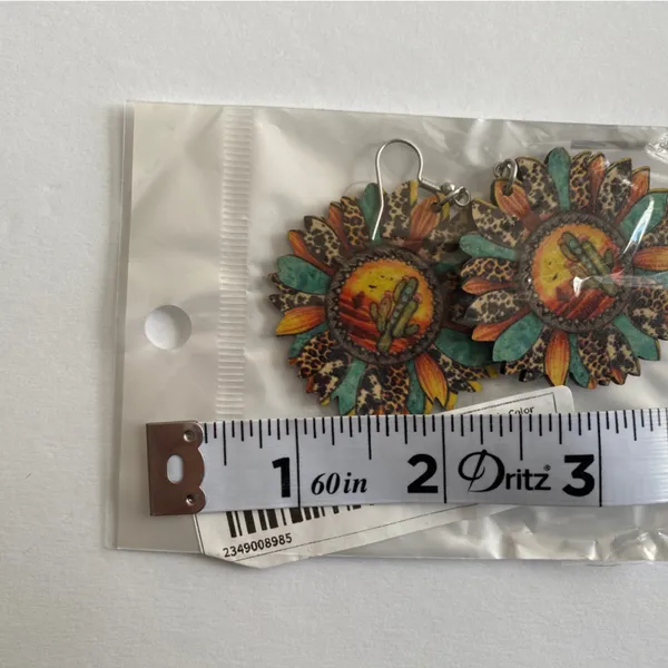 Sunflower shaped pendant drop‎ leopard pattern wooden hook earrings - Image 11