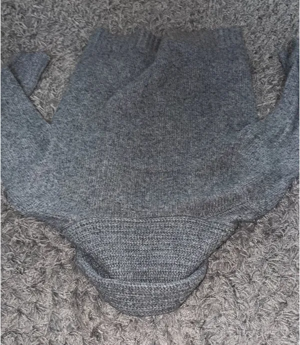 Y2K Hollister Sweater - Image 2