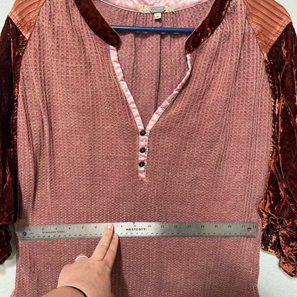 Gimmicks by Buckle Waffle Knit Velvet Accent - Image 2