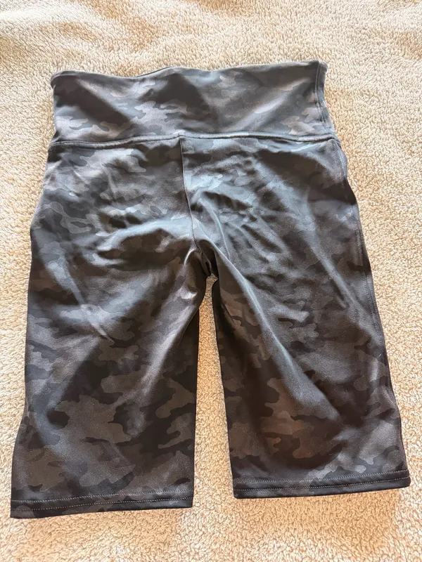 Title: SPANX Black Camo High Rise Compression Bike Shorts Women’s Medium - Image 2