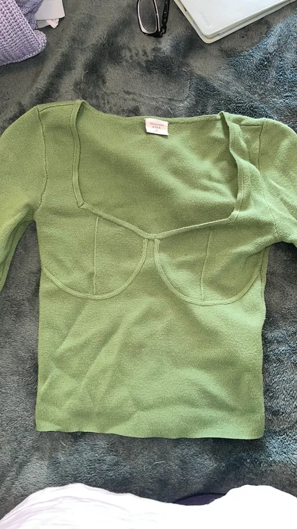 Abercrombie Green Top Long Sleeve - Image 3