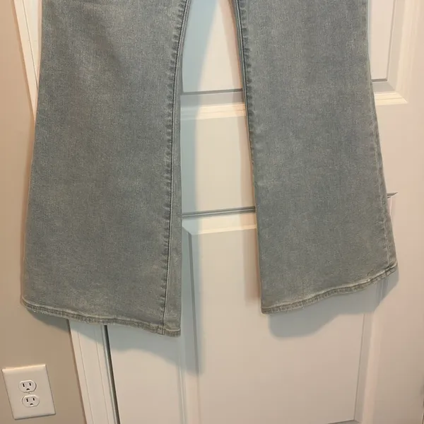 Abercrombie The Stretch Flare Ultra High Rise Light Wash 3R20 - Image 7