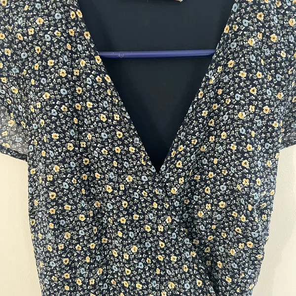 Abercrombie & Fitch Navy Floral wrap Dress with ties. Size XS. - Image 3