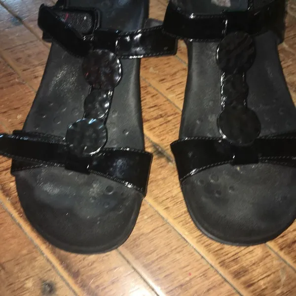 Vionic black patent leather strappy orthopedic arch support sandals - Image 3