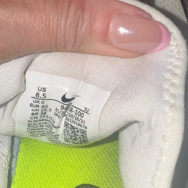 Nike White and Silver Sneakers - Image 6