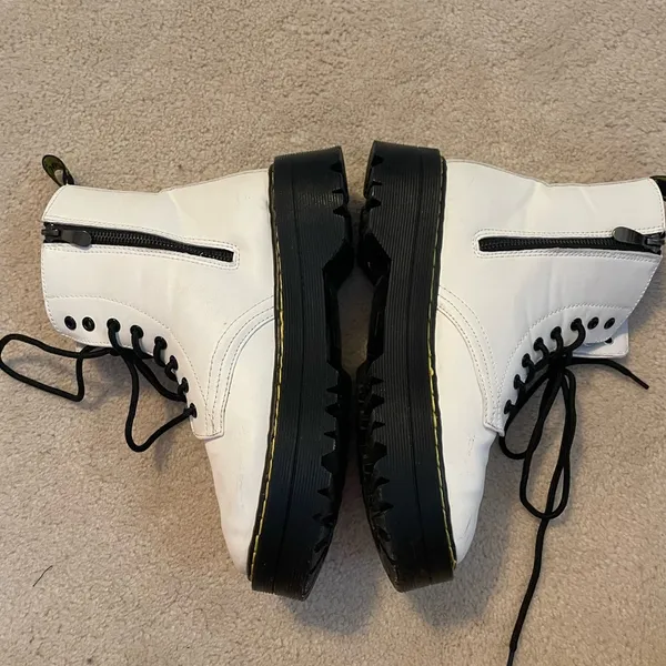 White Boots Size 8.5 - Image 3