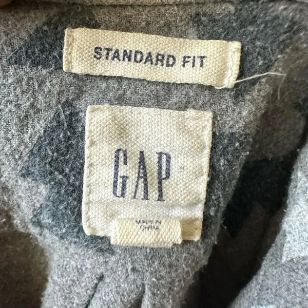 Gap gray arrow cozy flannel button down S shirt - Image 3