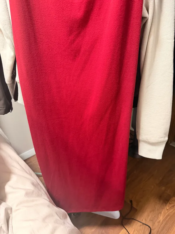 Discovery Red Off-Shoulder Ruched Bodycon Dress with Side Slit - Image 7