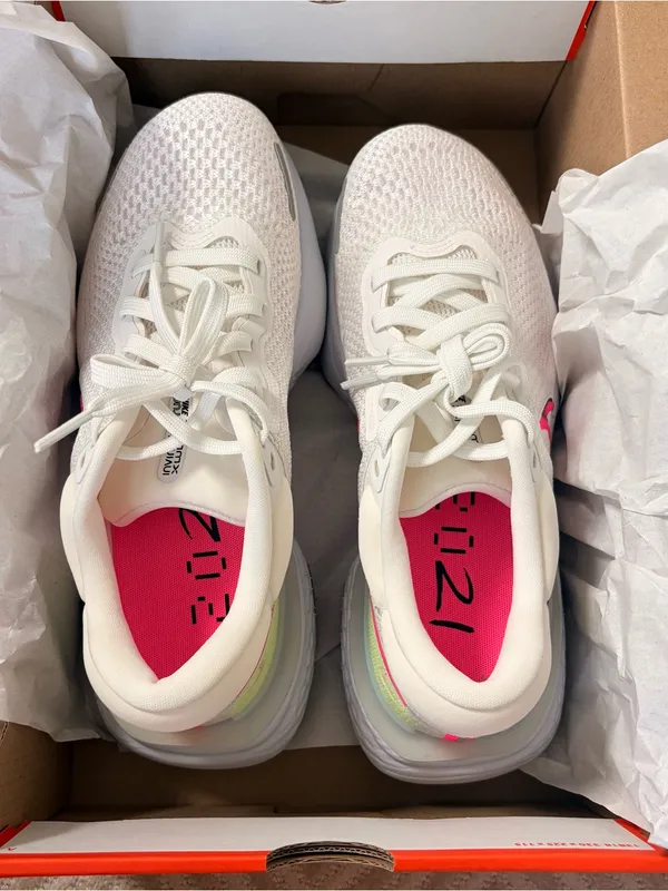 Women Nike ZoomX Invincible Run Flyknit White and Pink - Image 11