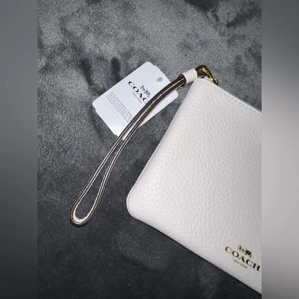 Coach Corner L Zip Pouch Wristlet in Chalk New with tag - Image 4