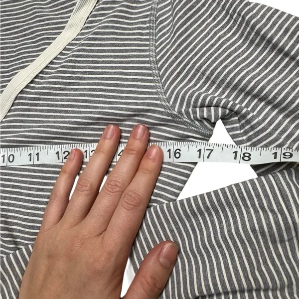 🤍 Lululemon Striped Henley Long Sleeve Button Top Gray White‎ Sz 8 🤍 - Image 3