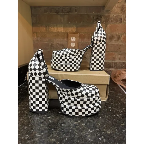 The Steve Madden Charlize Platform Pump in black and white Checkered Size 8.5 - Image 2