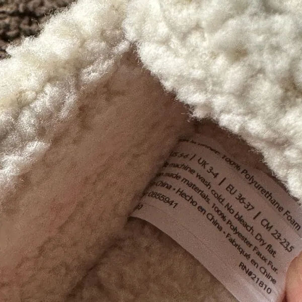 Dearfoams Women's Cream Memory Foam Slippers - Image 4