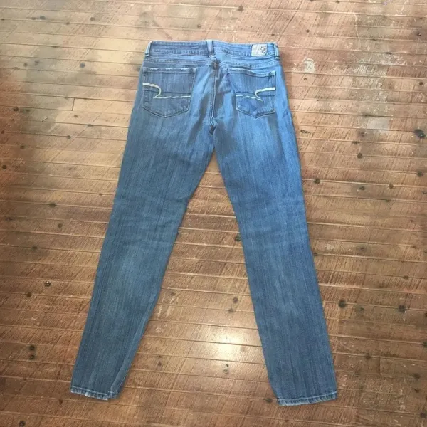 American Eagle medium wash 6 skinny jeans - Image 3