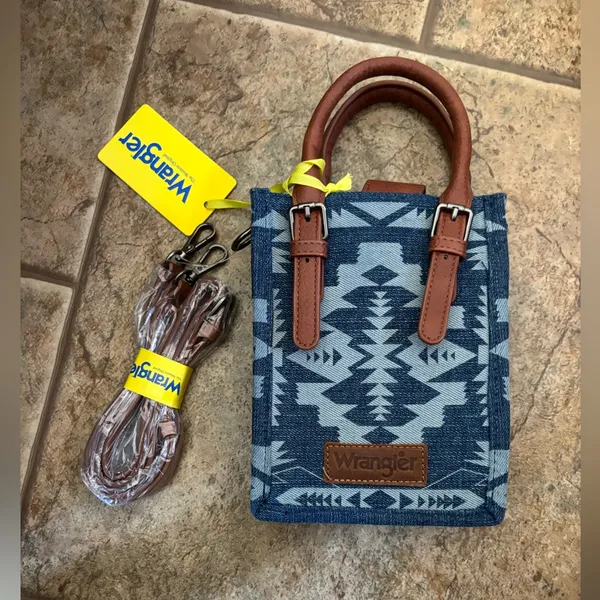 NWT Wrangler Laser Cut Printed Square Cross Body bag - Image 7