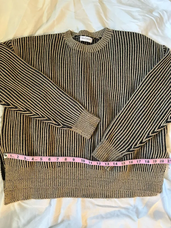 Vestique Oversized Sweater - Image 6