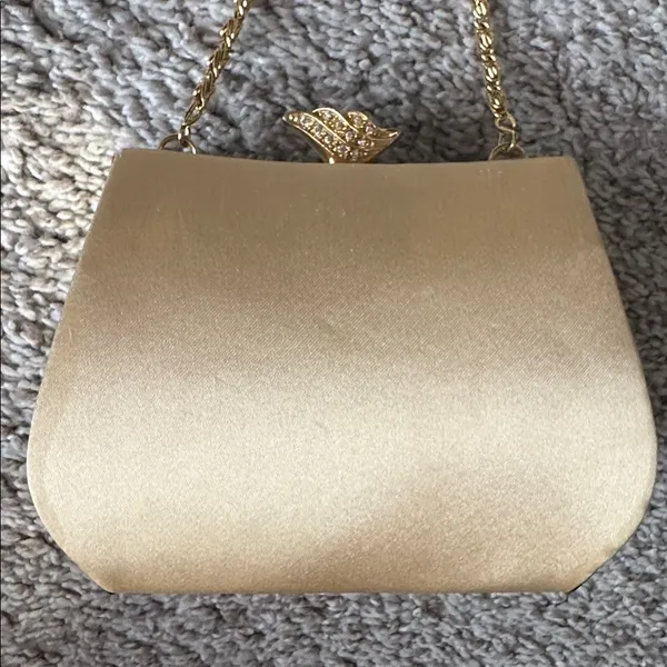 Jessica McClintock GUC gold satin evening bag. Long removable crossbody chain. - Image 2